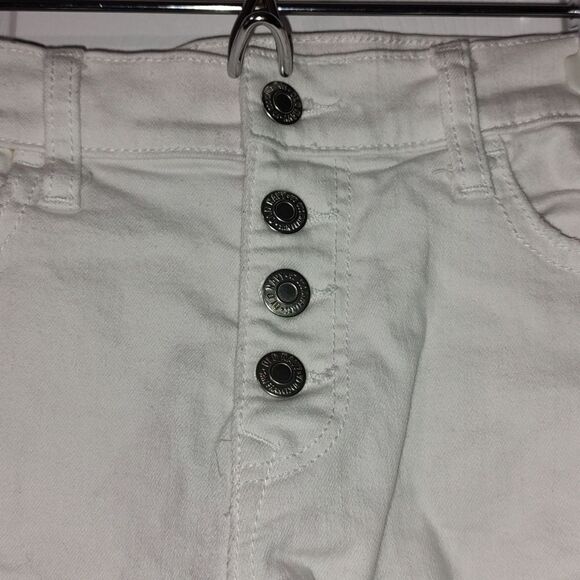 Old Navy Boyfriend Mid Rise white distressed rough hem jean shorts Sz 6 - Picture 2 of 5